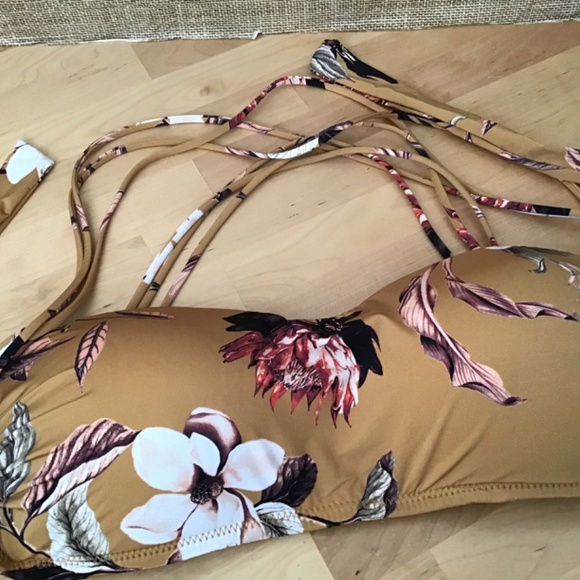 BCBGMAXAZRIA Bikini Top - Picture 11 of 12